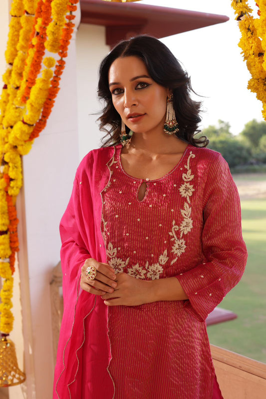 Graceful Crush Tissue Kurta with Organza Dupatta and Plain Bottom