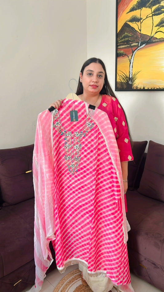 Graceful Georgette Suit with Intricate Neck Detailing and Contrast Dupatta